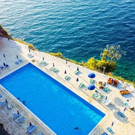 Aquamarine Poolside 1br & Free Parking By Pikhost Apartman