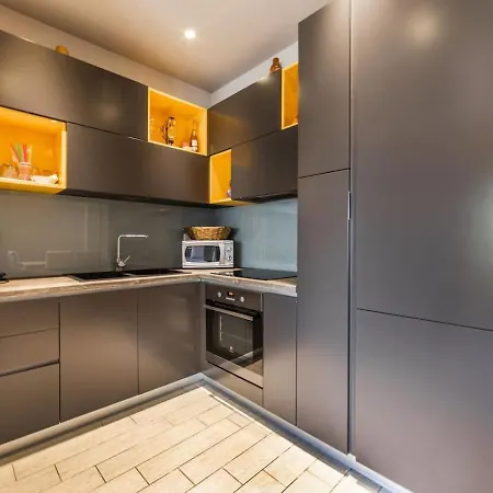 Aquamarine Poolside 1br & Free Parking By Pikhost *