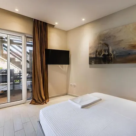 Apartman Aquamarine Poolside 1br & Free Parking By Pikhost *