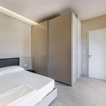 Aquamarine Poolside 1br & Free Parking By Pikhost Apartman *