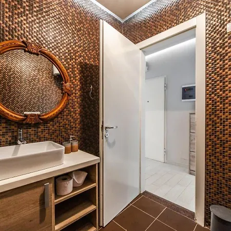 Apartman Aquamarine Poolside 1br & Free Parking By Pikhost Vlora