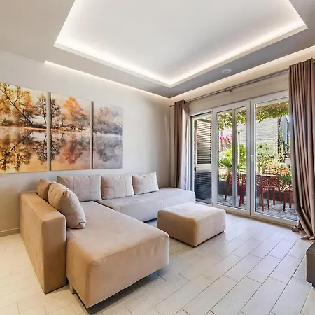 Aquamarine Poolside 1br & Free Parking By Pikhost *