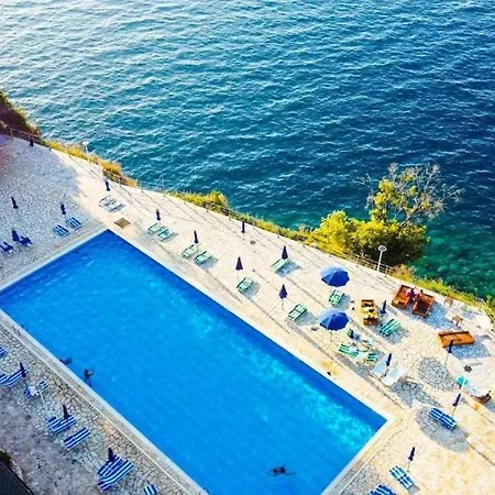 Aquamarine Poolside 1br & Free Parking By Pikhost Appartement Vlorë