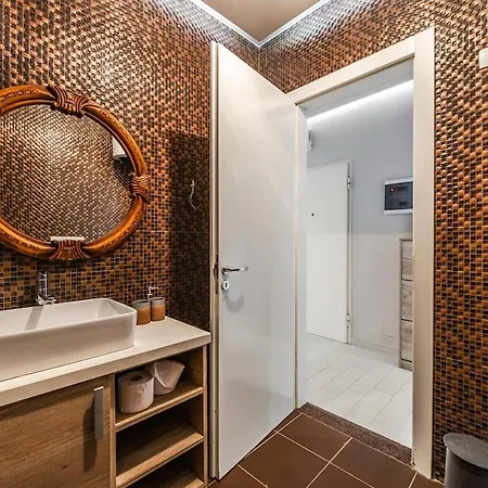 Aquamarine Poolside 1br & Free Parking By Pikhost