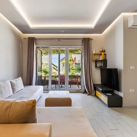 Aquamarine Poolside 1br & Free Parking By Pikhost Apartman Vlora