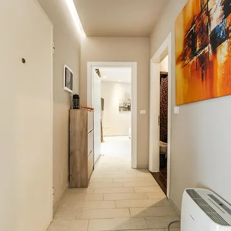 Aquamarine Poolside 1br & Free Parking By Pikhost * Vlora